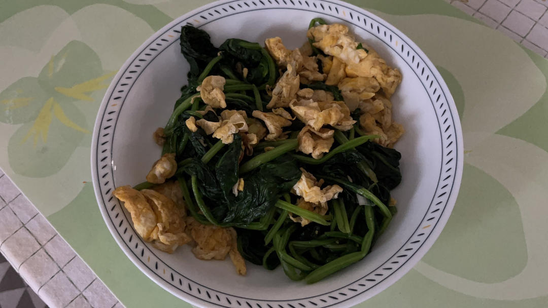 可缓解用眼疲劳的鸡蛋炒菠菜来啦