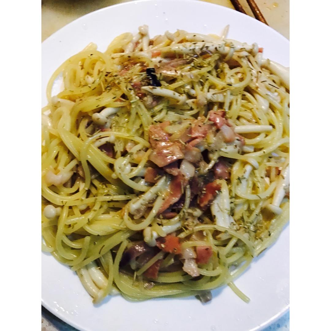白蘑菇奶油培根意面