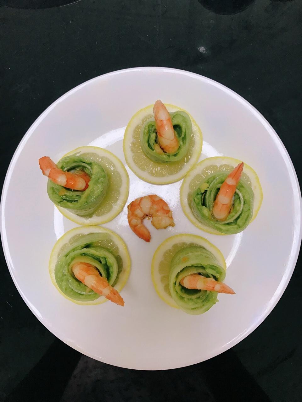 黄瓜牛油果酱卷虾