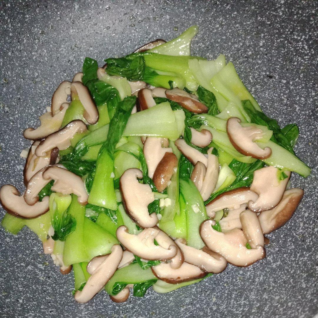 老丁的私房菜-香菇炒油菜