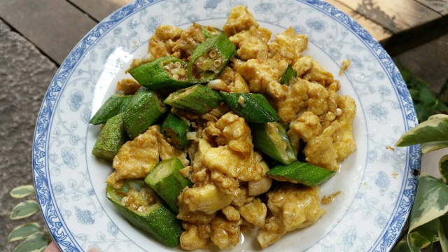 秋葵炒鸡蛋