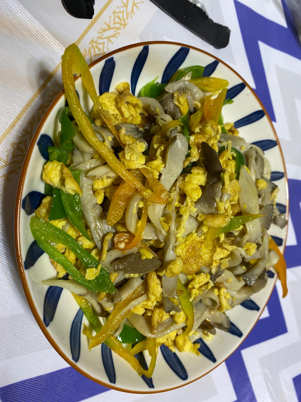 平菇炒鸡蛋