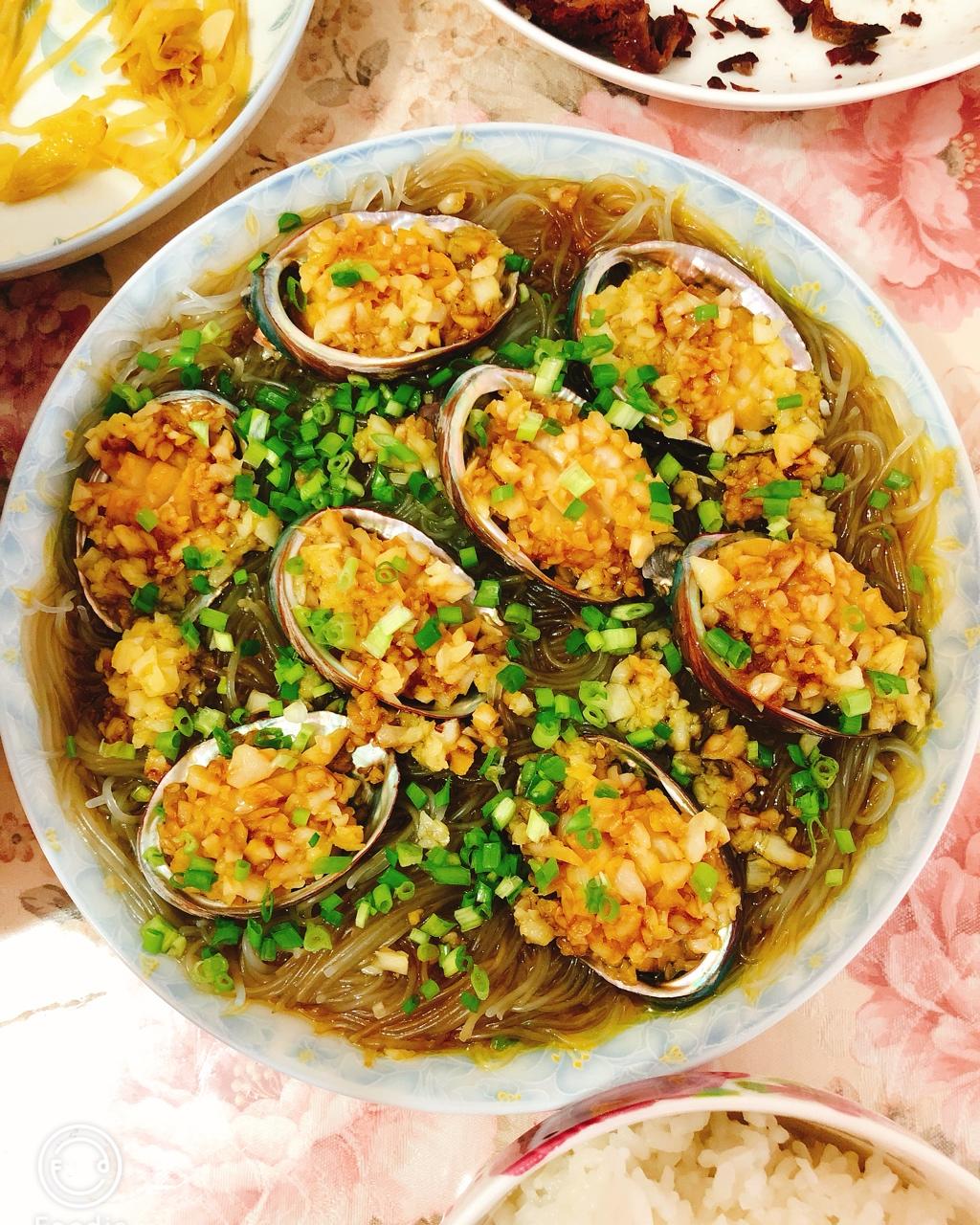 蒜蓉粉丝蒸鲍鱼
