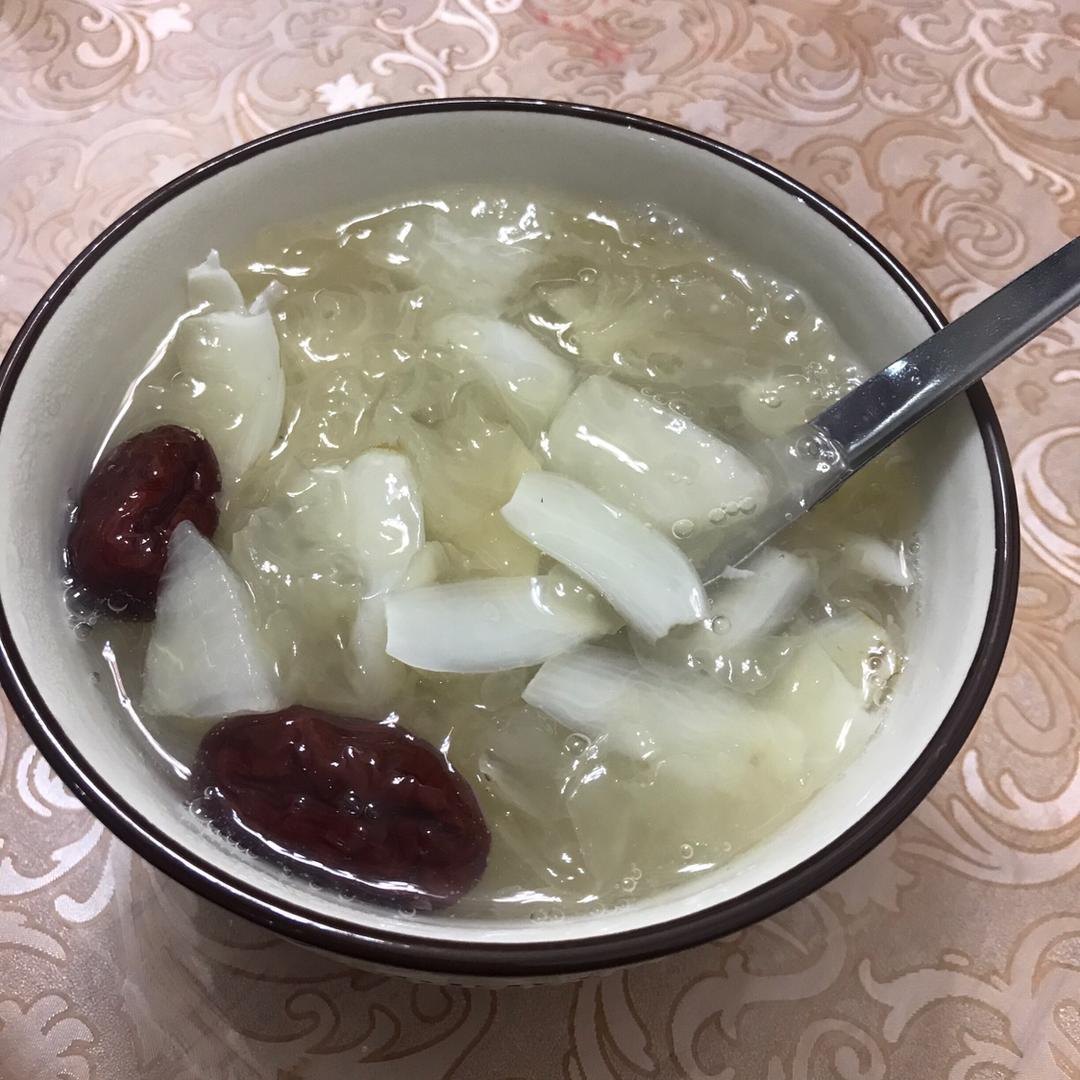 冰糖百合银耳雪梨汤