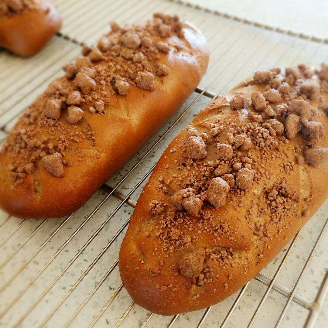 黑旋风（仿原麦山丘）Coffee flavored bread filled with chocolate chips,pine