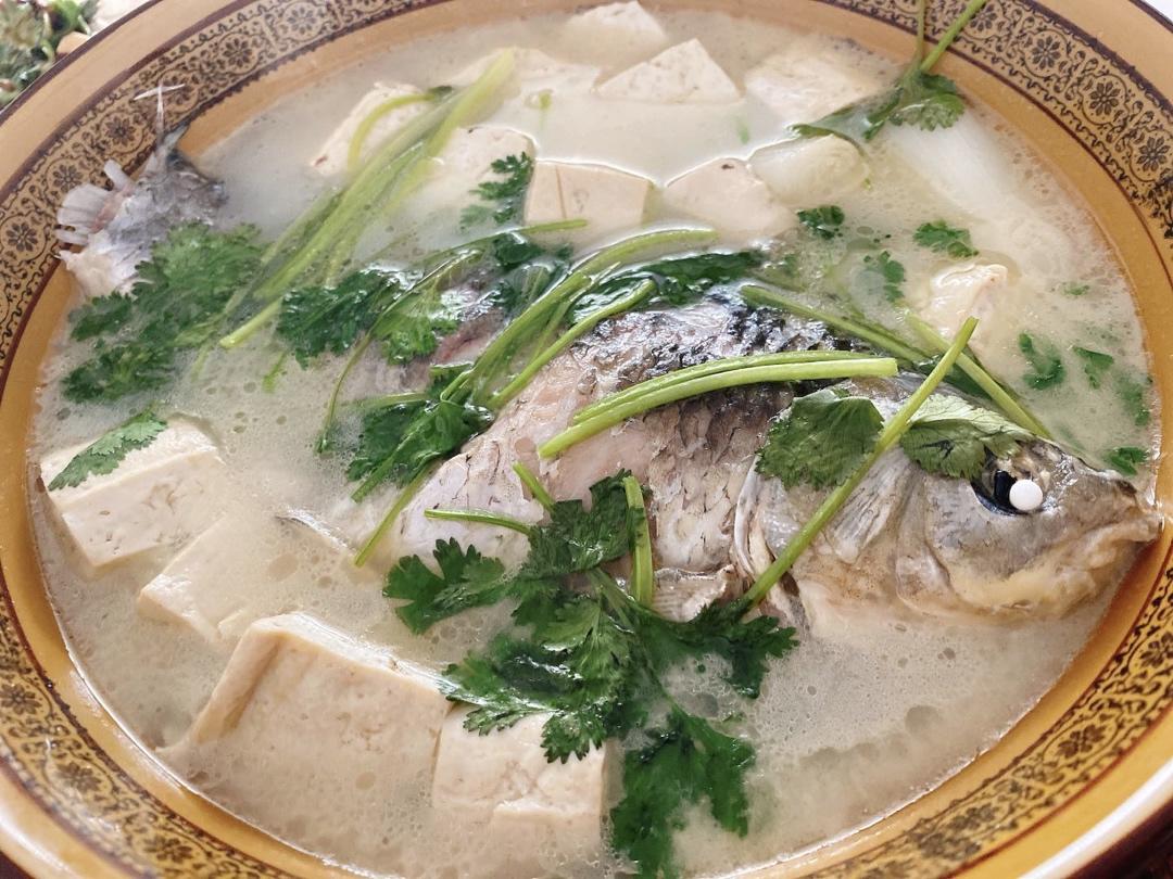 鲫鱼豆腐汤