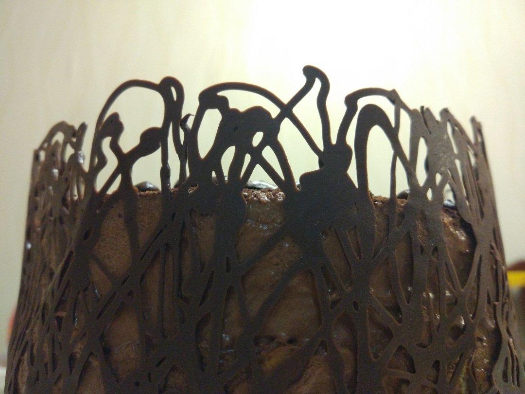 草莓蛋糕（巧克力围边）