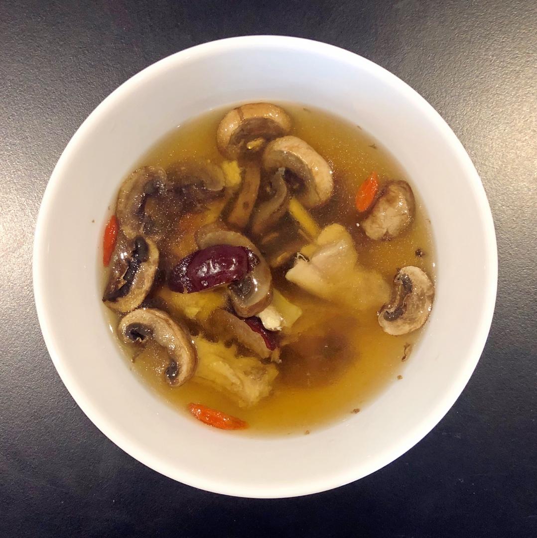 蘑菇炖鸡汤