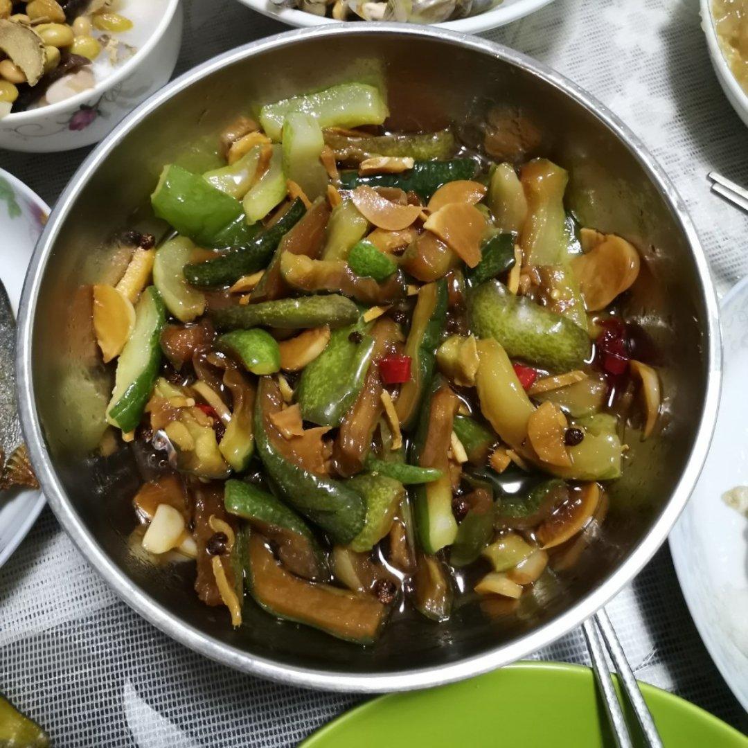 香辣脆爽!开胃又下饭的腌黄瓜