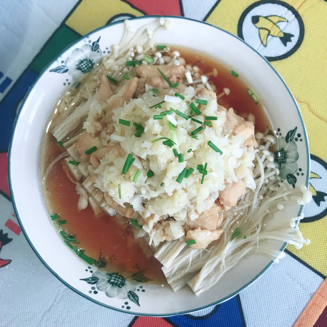 蒜蓉清蒸鸡胸肉金针菇