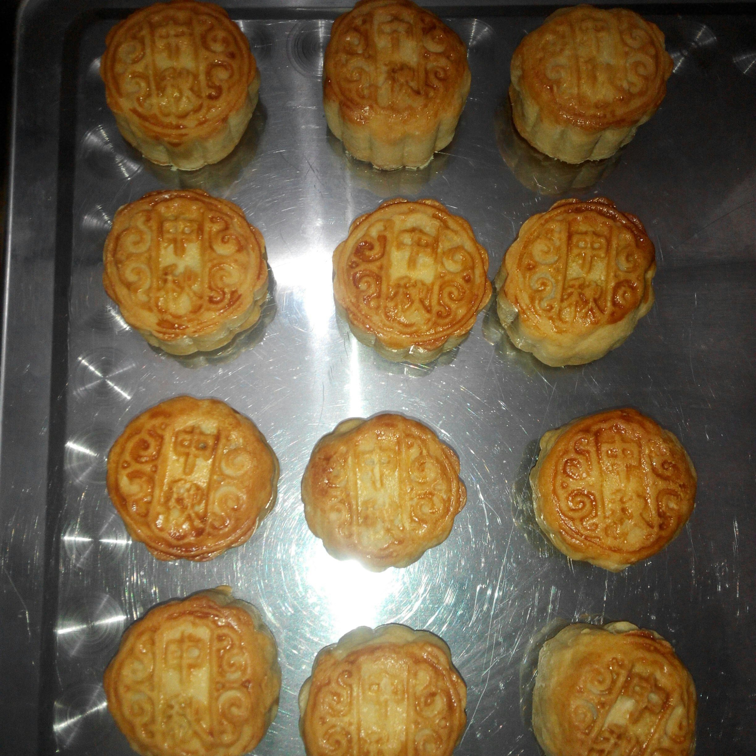 广式月饼—蛋黄莲蓉月饼