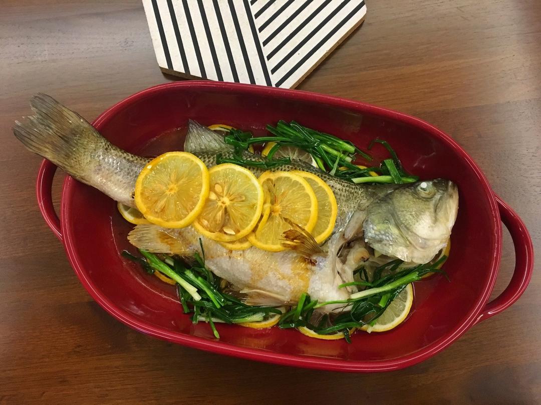 柠檬烤鲈鱼