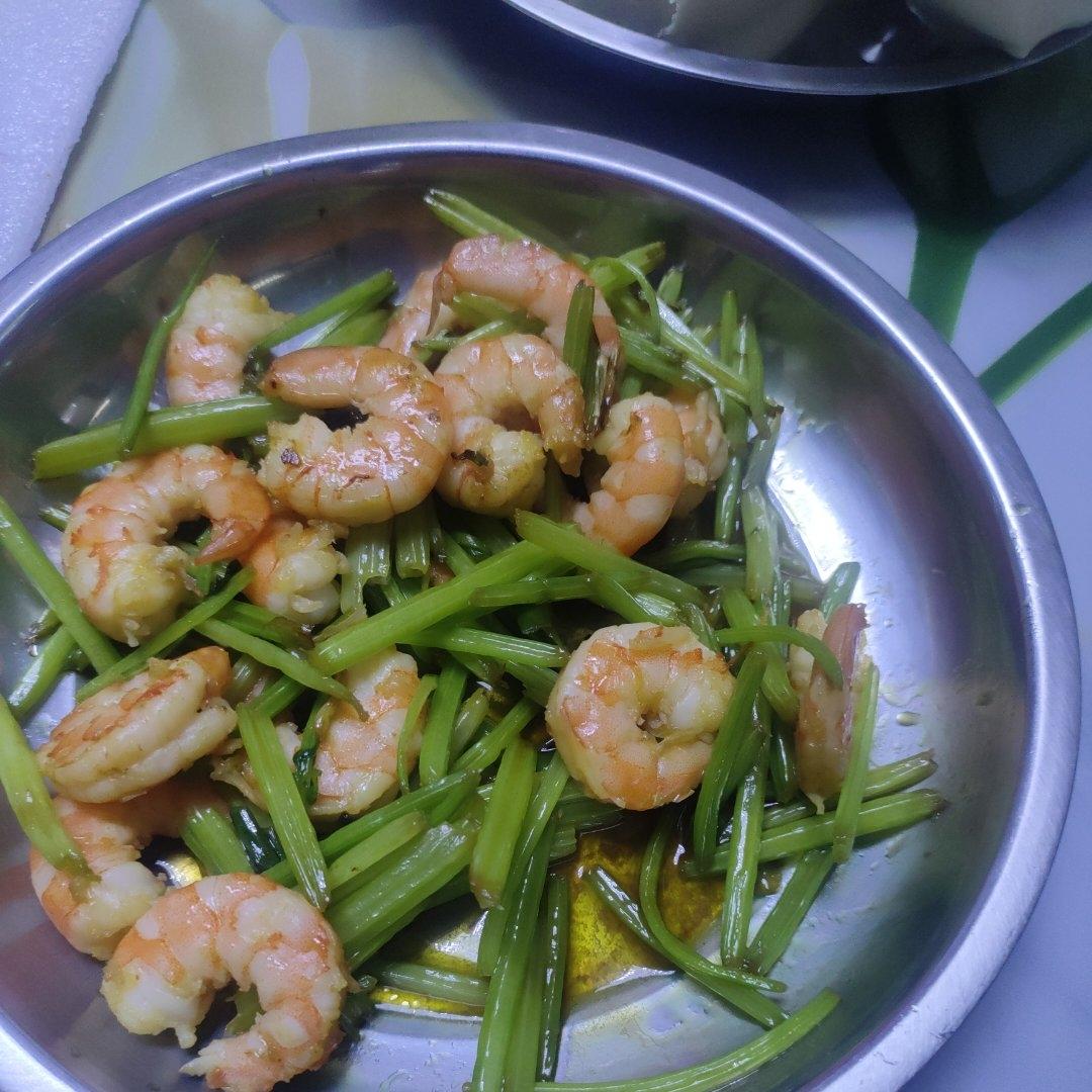 超级嫩的西芹吃法（西芹虾仁），小朋友也可以吃很多