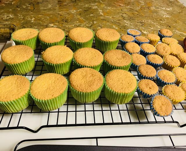 玉米面椰蓉戚风杯子蛋糕的做法