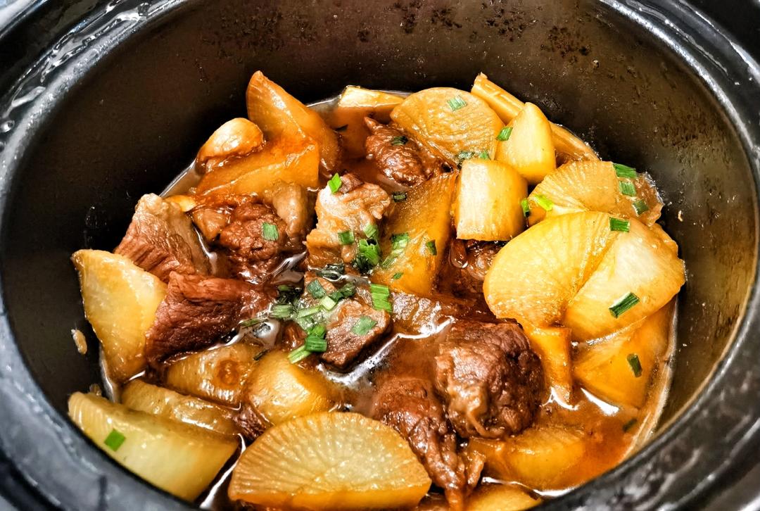 萝卜焖牛腩 （好吃得可以摆摊了）