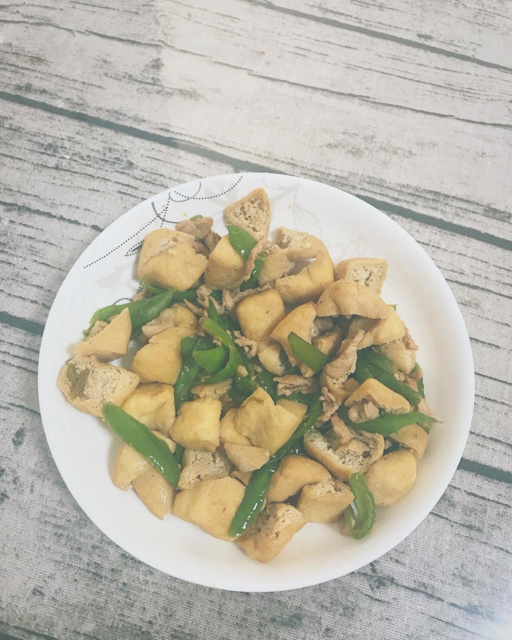 豆腐泡炒肉片
