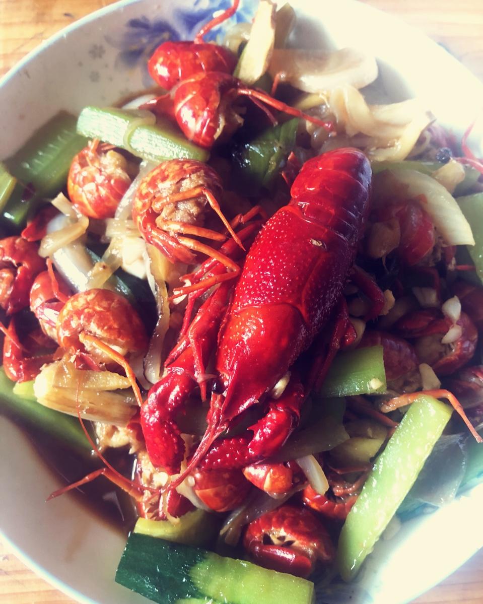 杨梅may做的好吃到爆的蒜香小龙虾