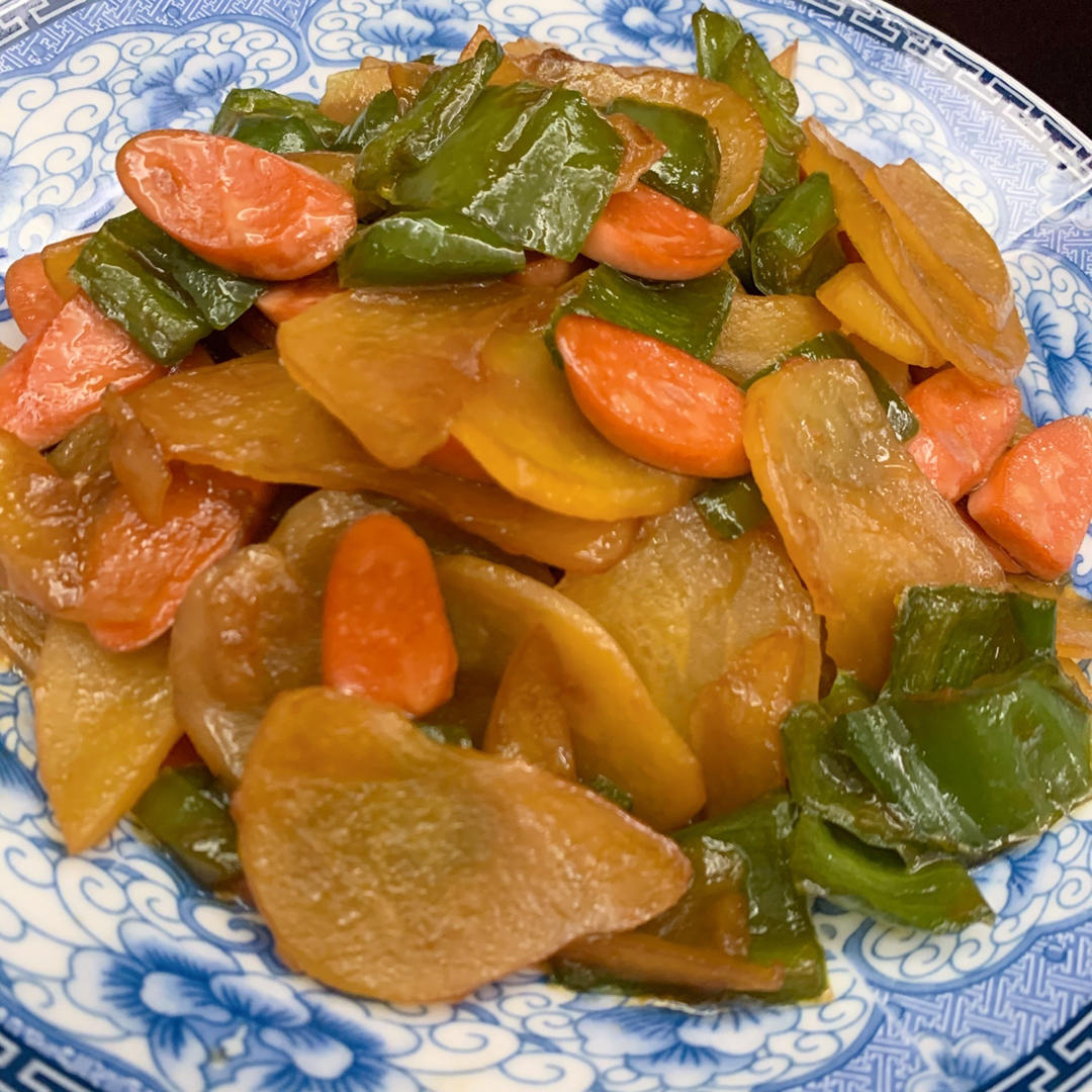 经典下饭神器———青椒火腿炒土豆片