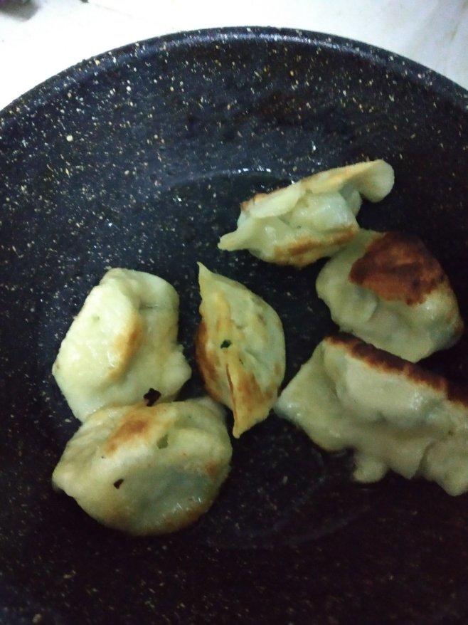 煎饺子