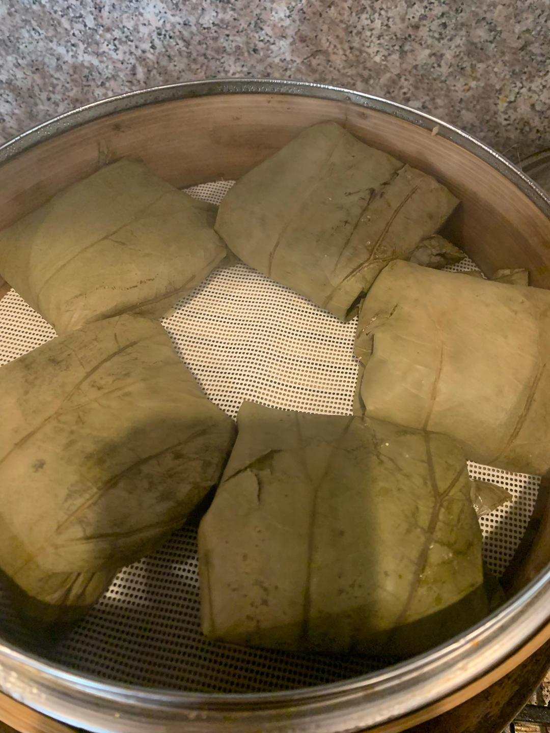黃金蒜香荷葉珍珠雞(糯米雞）