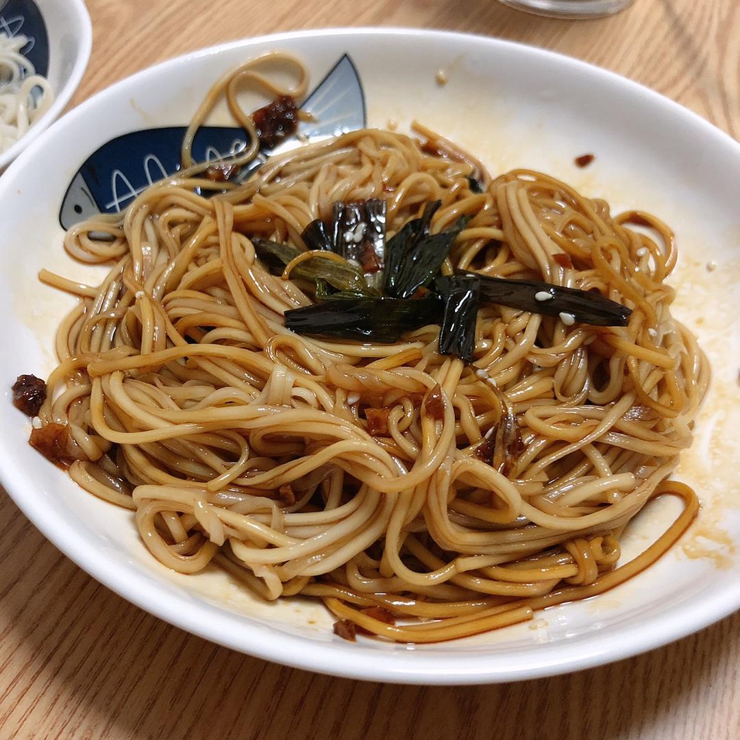 10分钟搞定的一碗葱油拌面