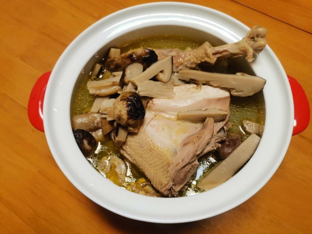鲜松茸炖鸡