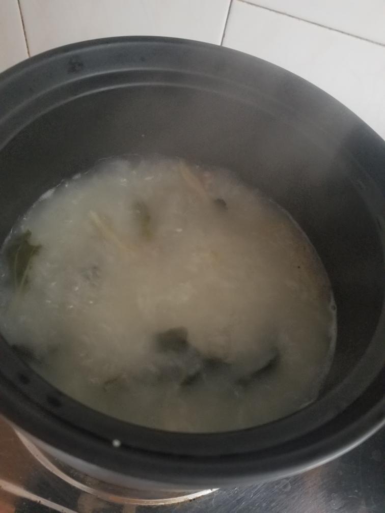 广东靓粥，菜干瘦肉粥