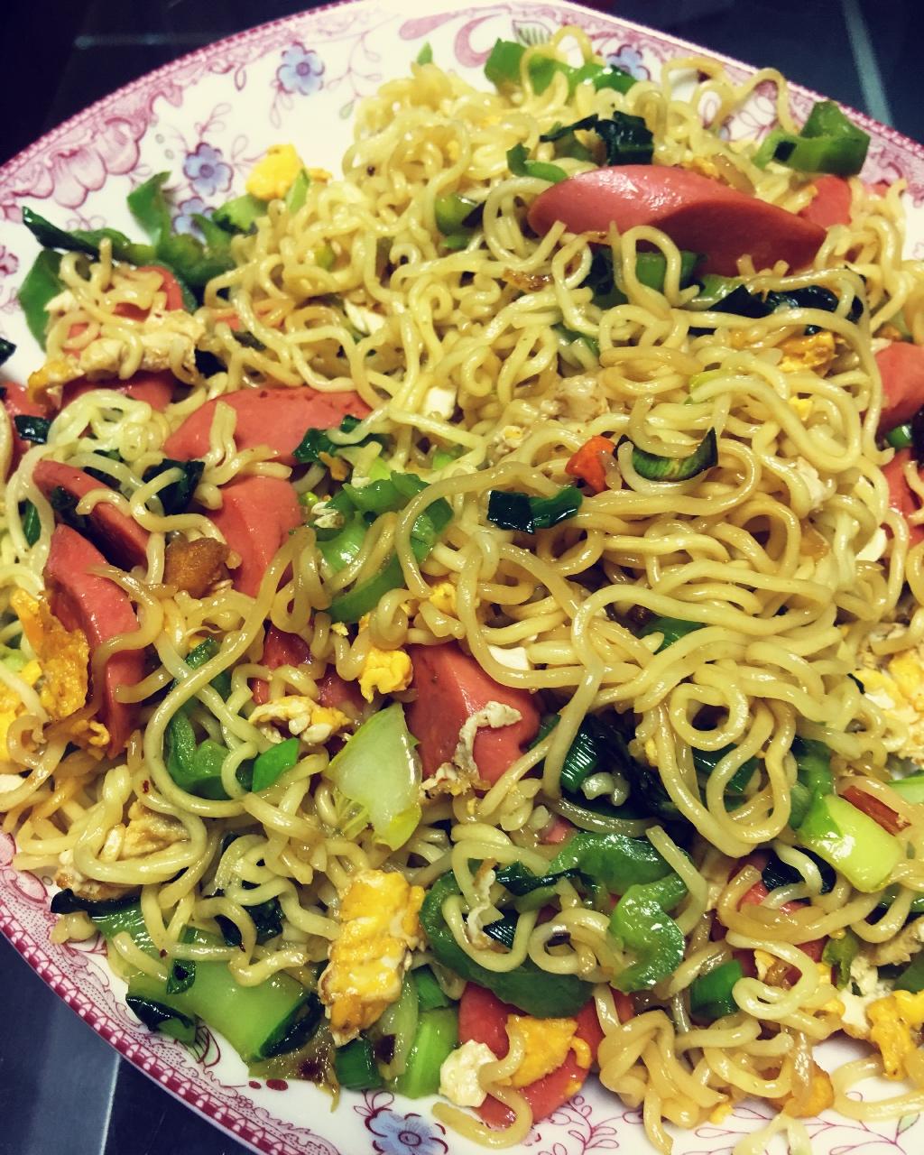 路边摊风味炒方便面