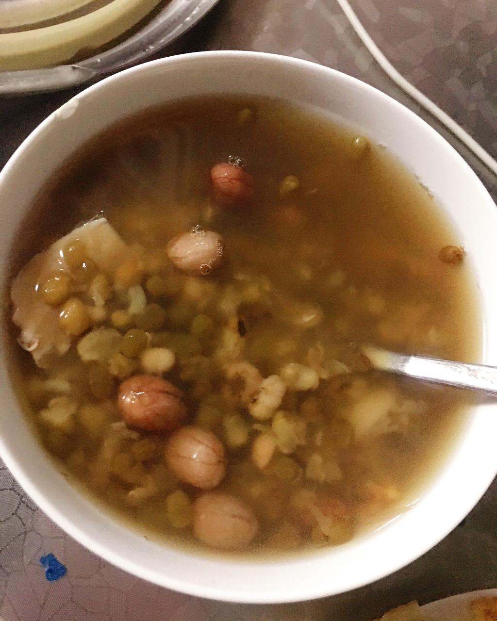 薏仁绿豆百合汤