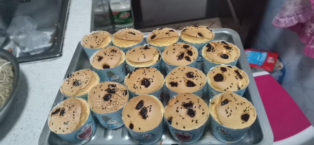 不塌不凹的纸杯戚风蛋糕