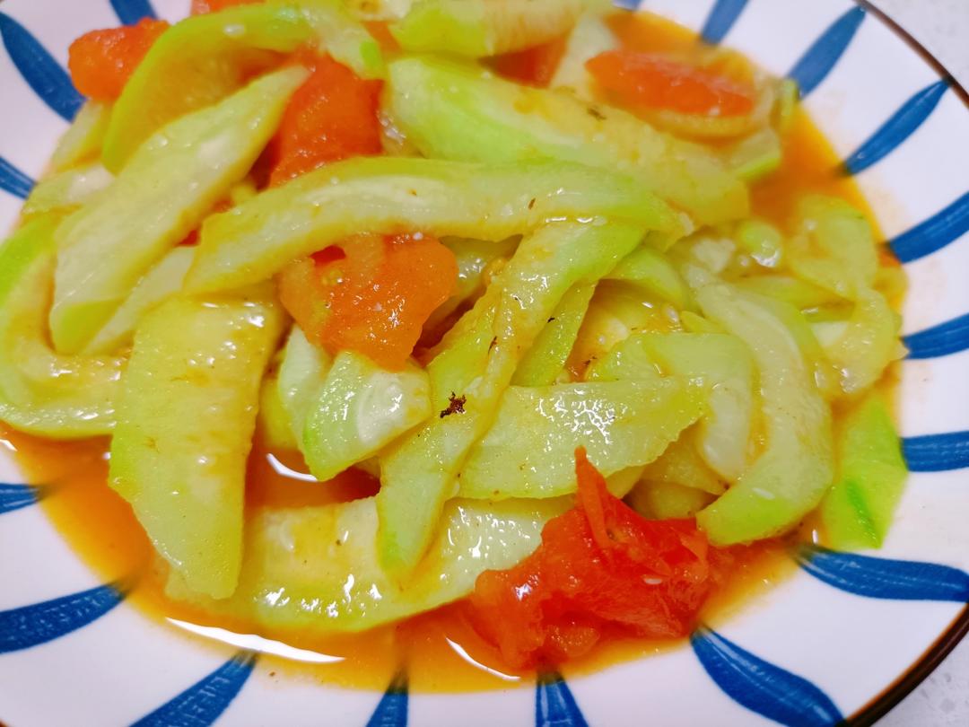 低脂鲜美的西红柿炒丝瓜的做法