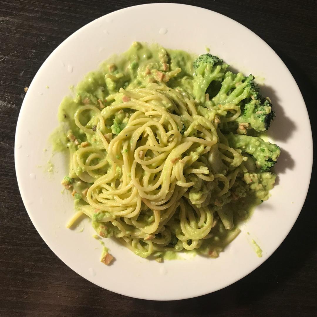 小清新牛油果火腿意面