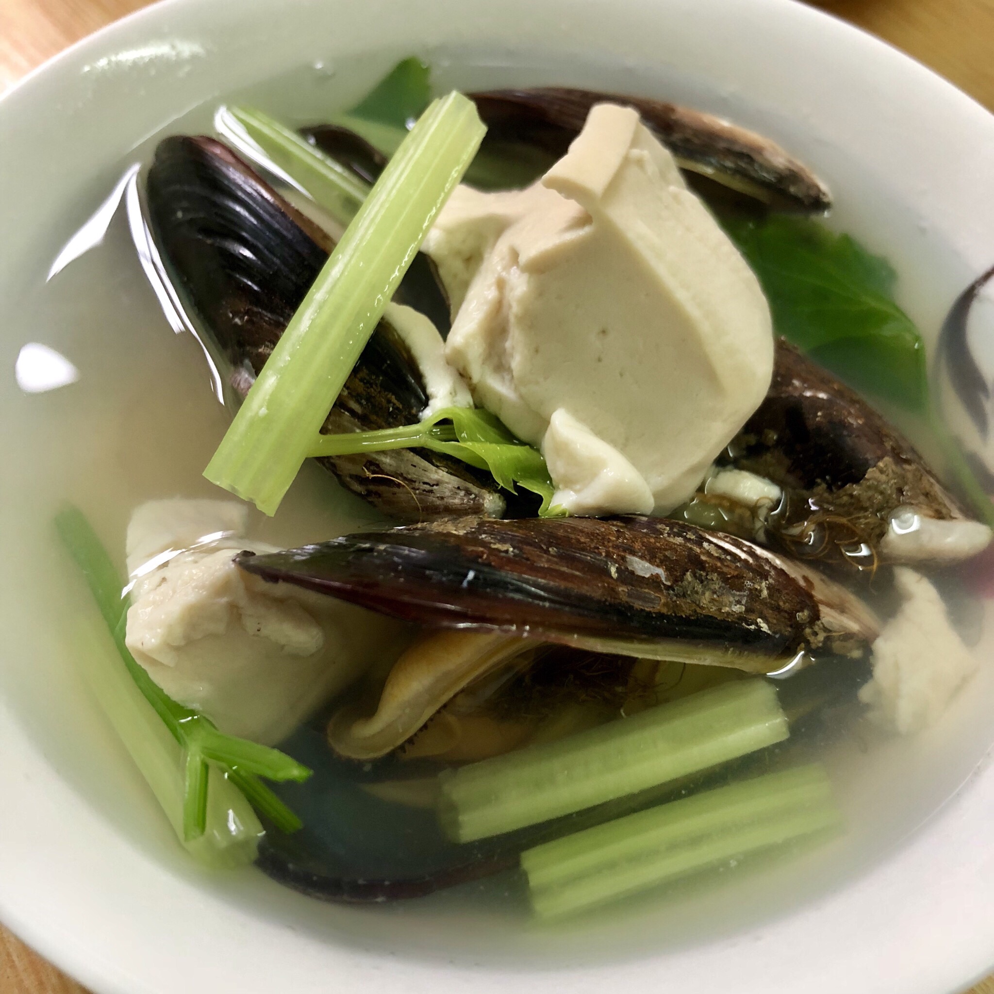 刮油的贻贝豆腐汤的做法