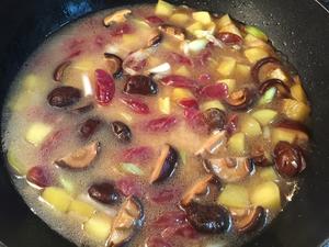 香菇腊肠土豆焖饭的做法 步骤11