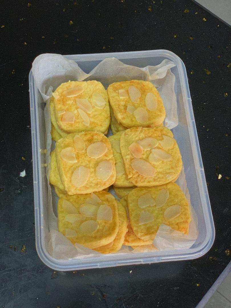 酥的掉渣的杏仁曲奇饼干