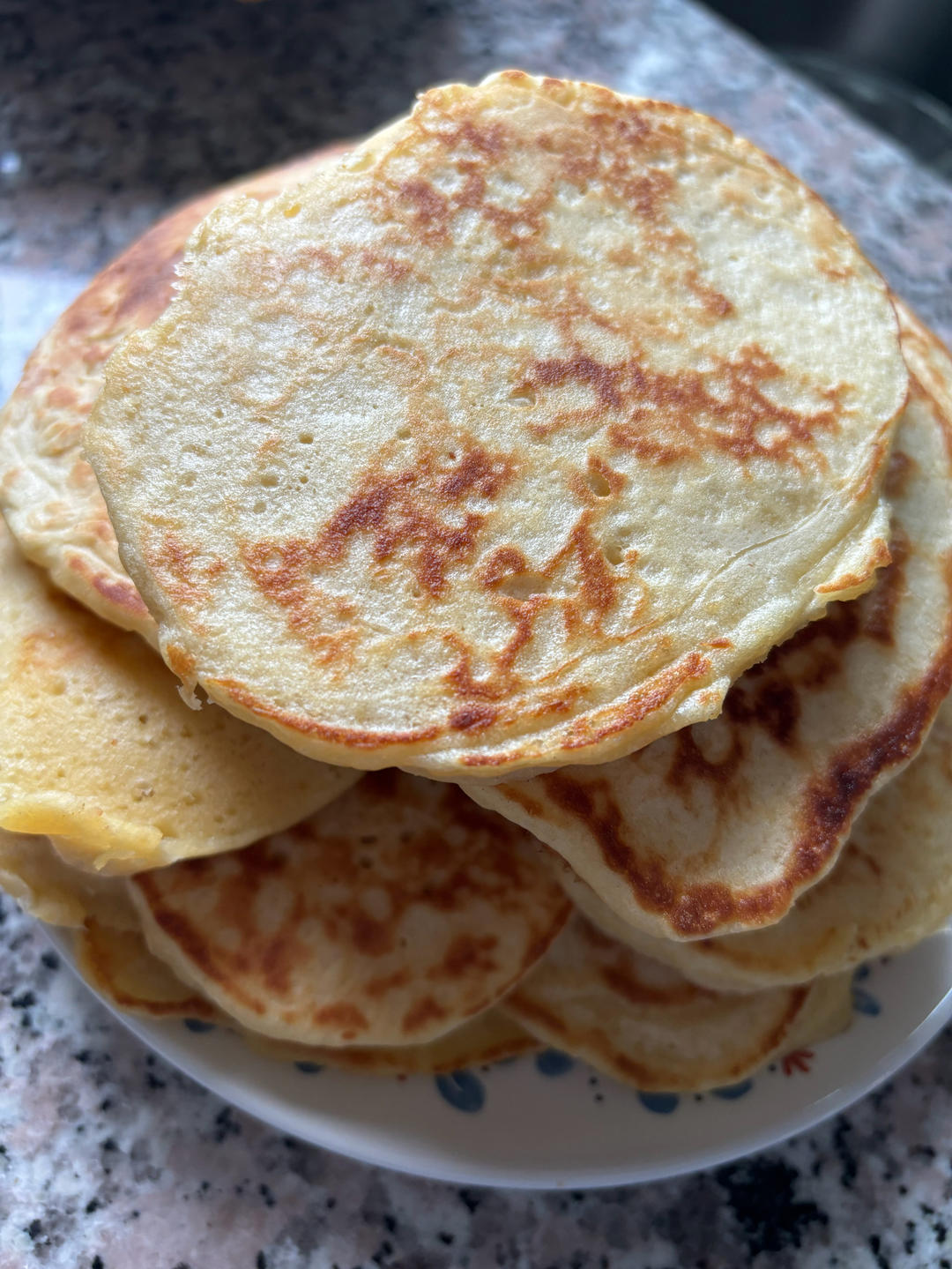 手不沾面做松软的玉米面小饼