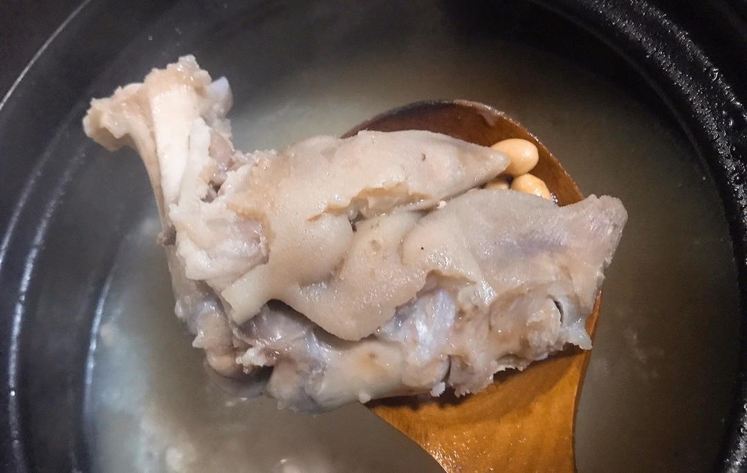 黄豆猪脚汤