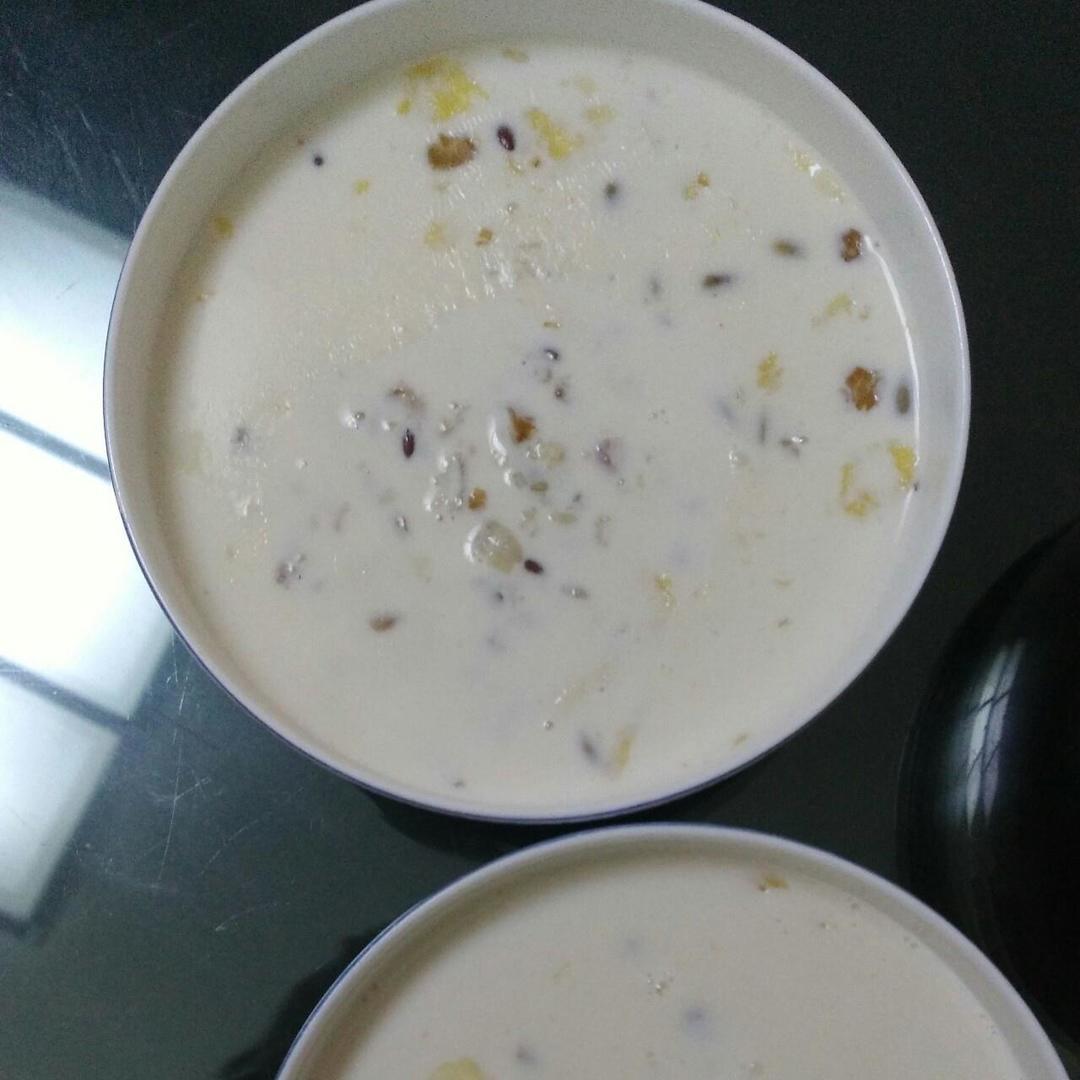 快手早餐：牛奶燕麦片