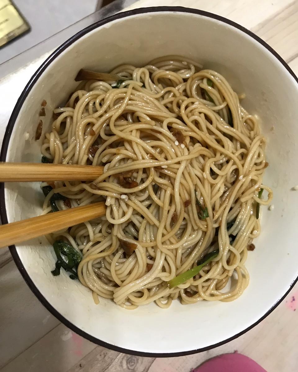 10分钟搞定的一碗葱油拌面