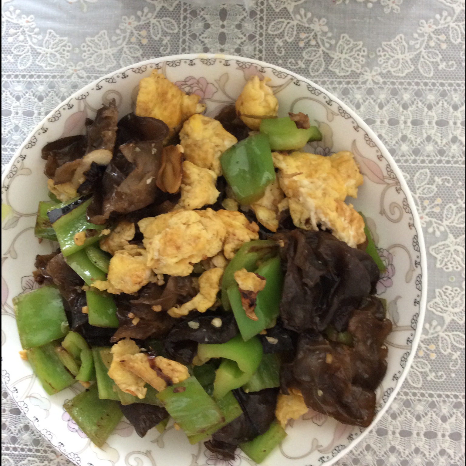 青椒鸡蛋炒木耳