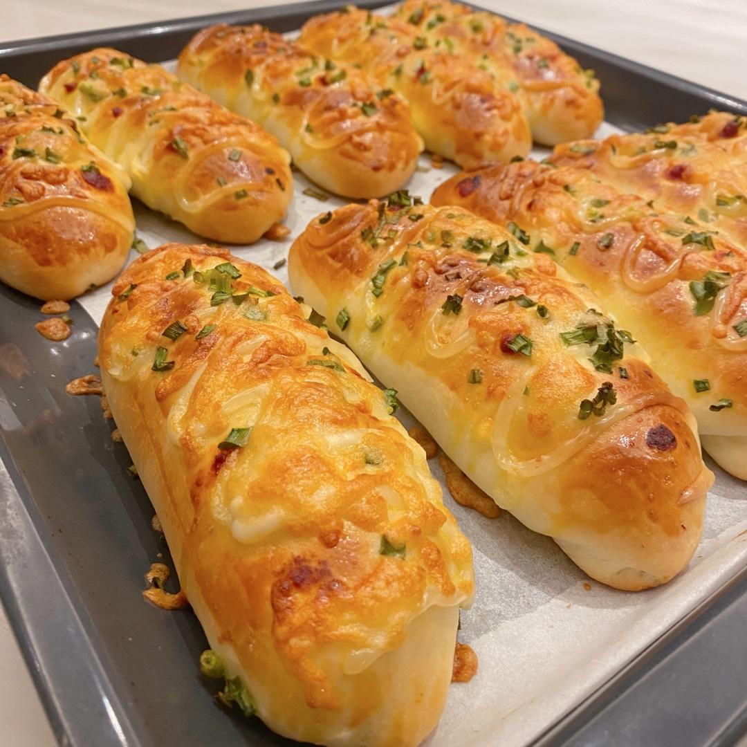 小甜甜小做的肉松培根面包