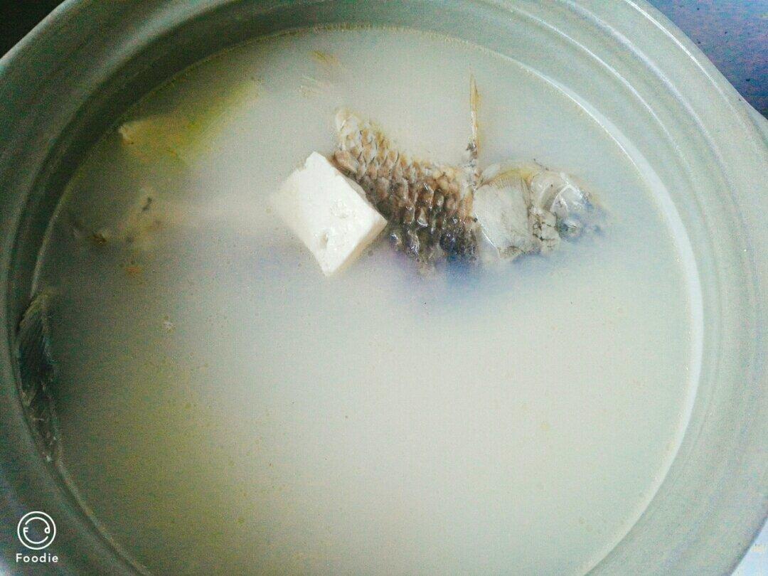 鲫鱼豆腐汤