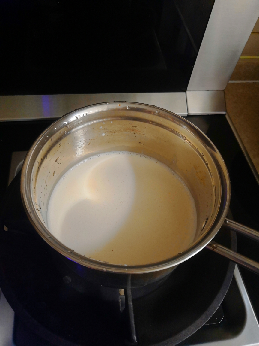 养生桂圆枸杞红枣牛奶的做法 步骤4