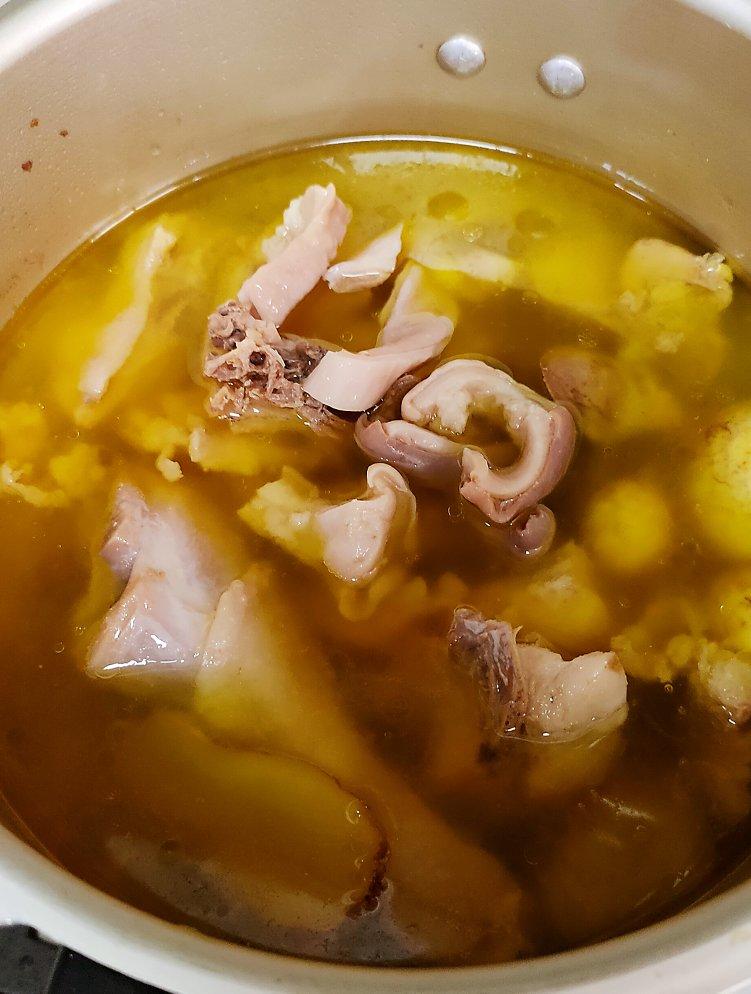 猪肚煲鸡