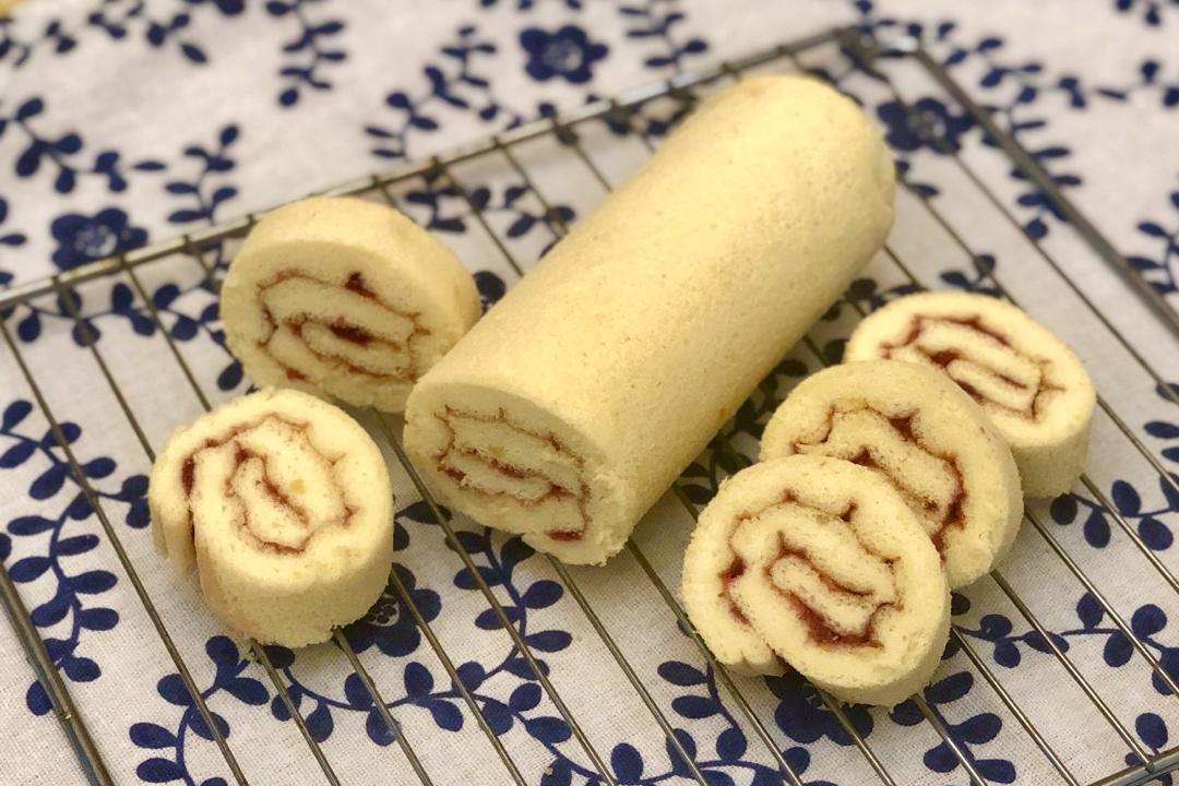 草莓酱蛋糕卷