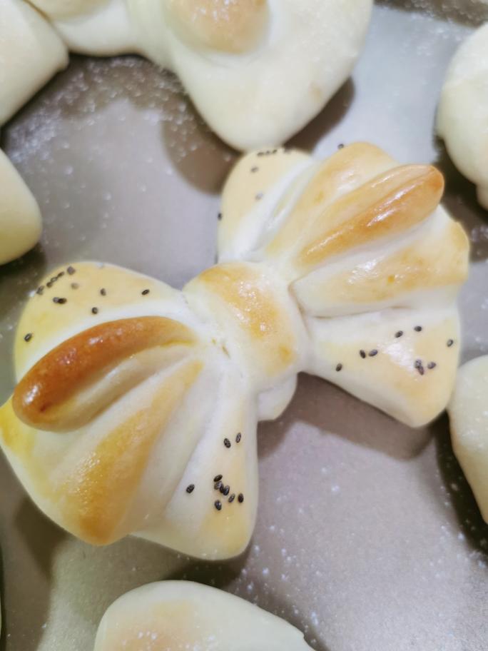 蝴蝶結面包的做法