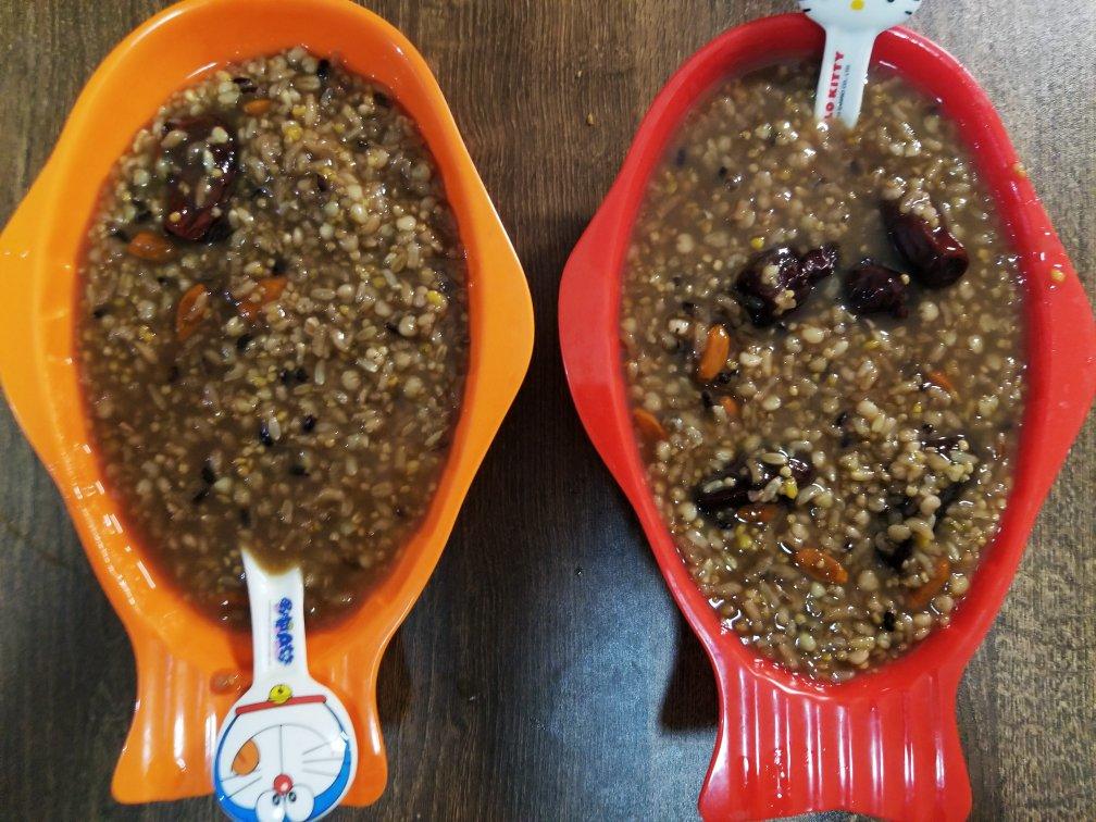 黑糯米红枣红糖补血养胃甜粥