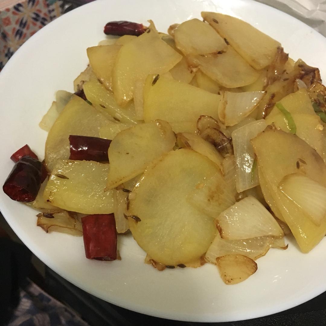 边吃边流泪的「孜然土豆片」