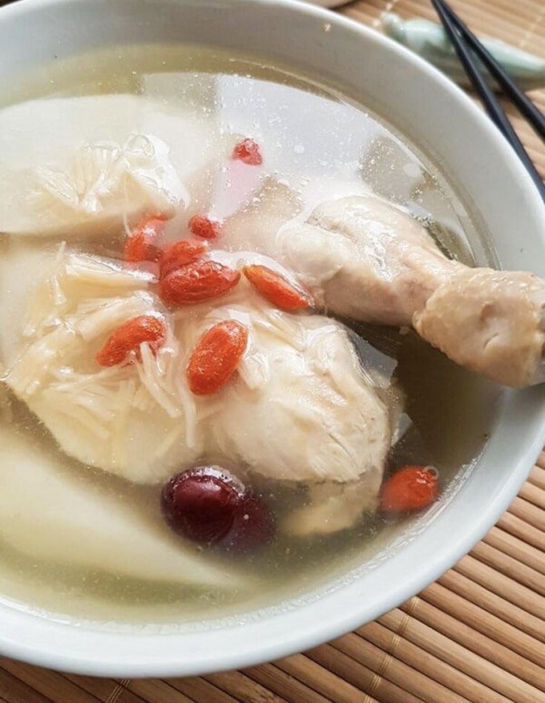 冬天热汤蒜头鸡汤夏天空调房必备的做法