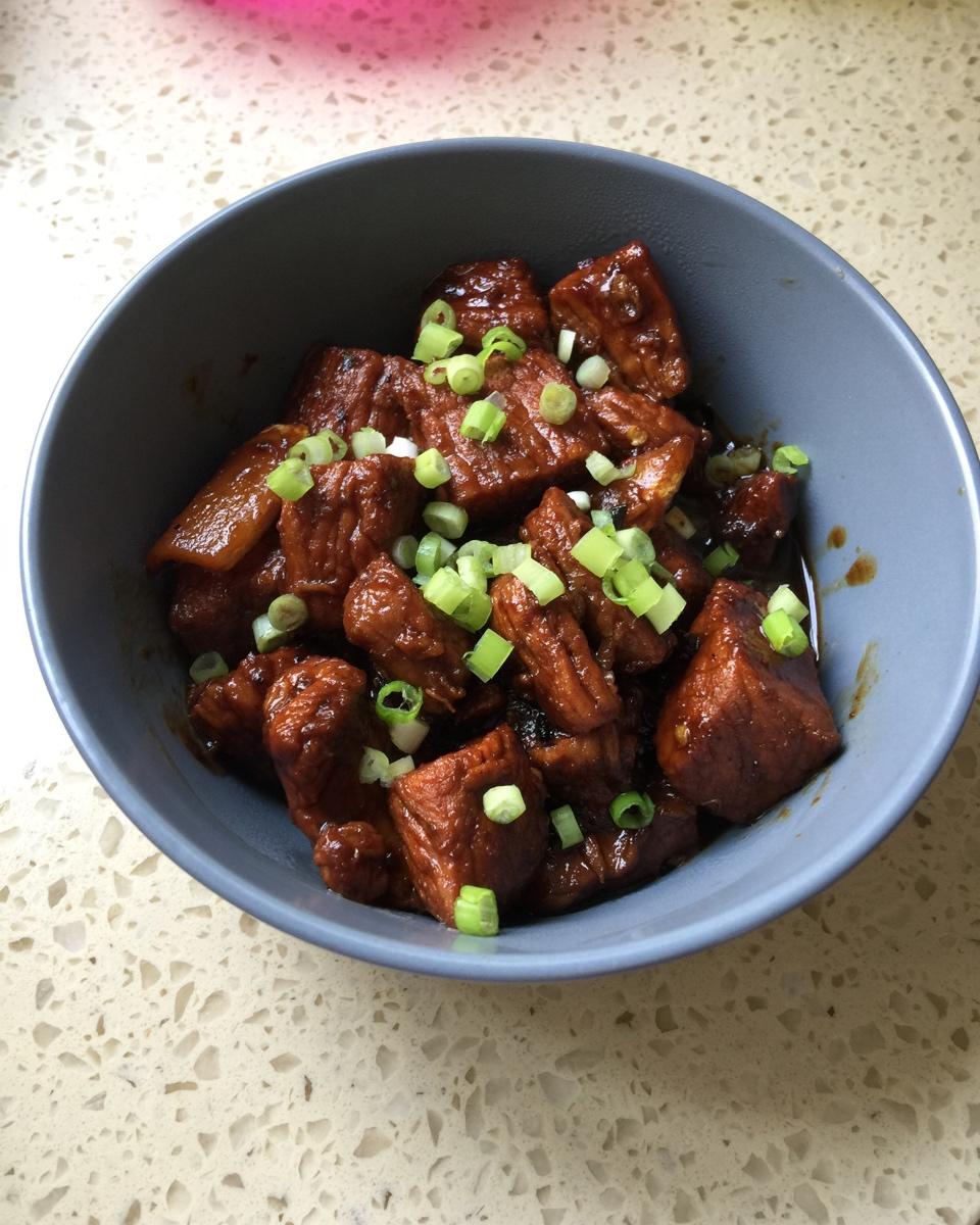 吃着碗里望着锅里的红烧肉